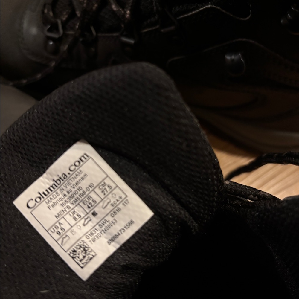 Columbia Men's Black Outdoor Hiking Boots - Picture 4 of 6